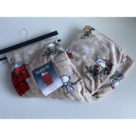 Peanuts Holiday Snoopy Woodstock Christmas Soft Plush Throw Blanket SanTa NEW